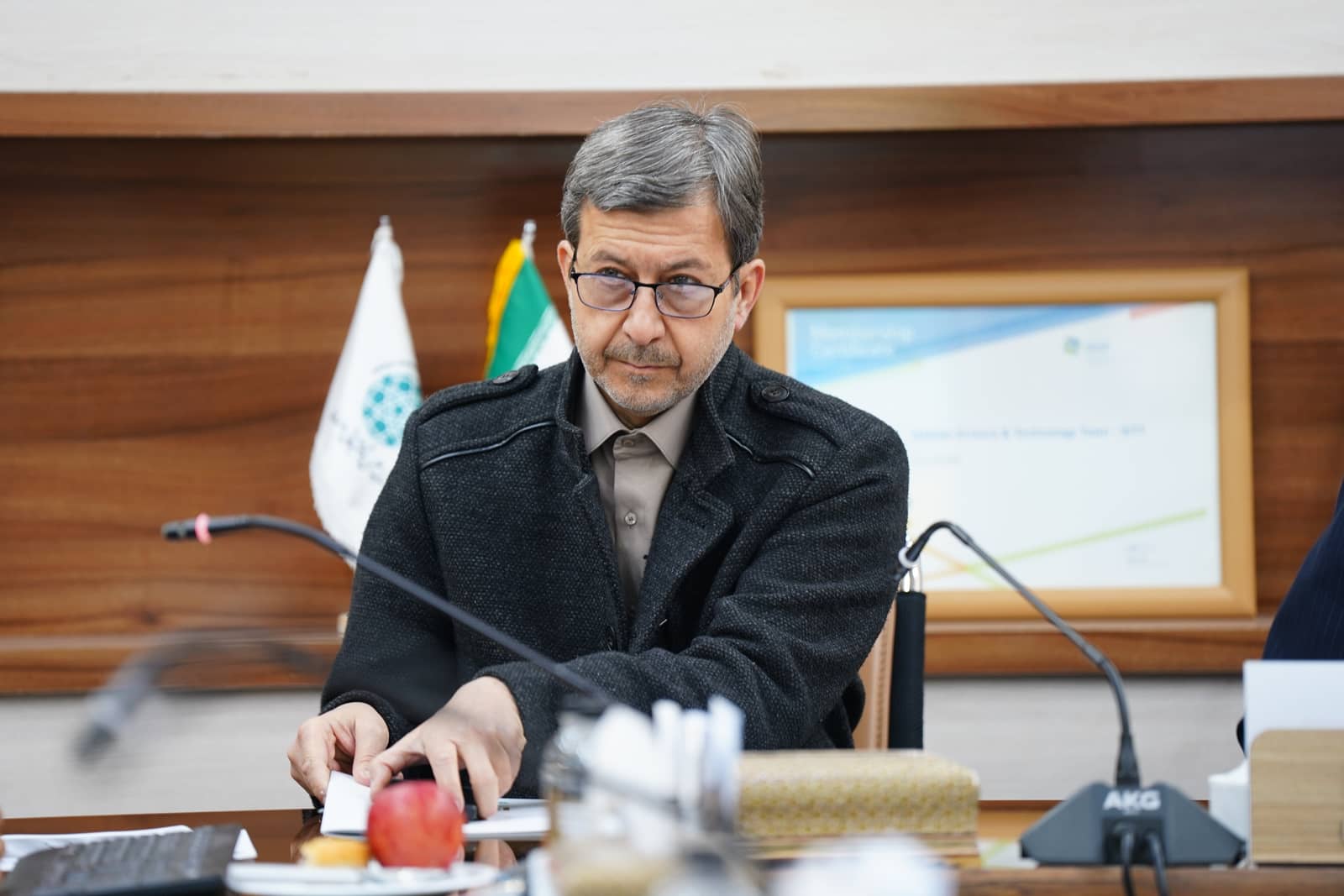 جلسه هیئت اجرایی شهرک علمی و تحقیقاتی اصفهان با حضور استاندار، معاون پژوهشی وزیر علوم، سرپرست شهرک و نمایندگان دستگاه‌ه…